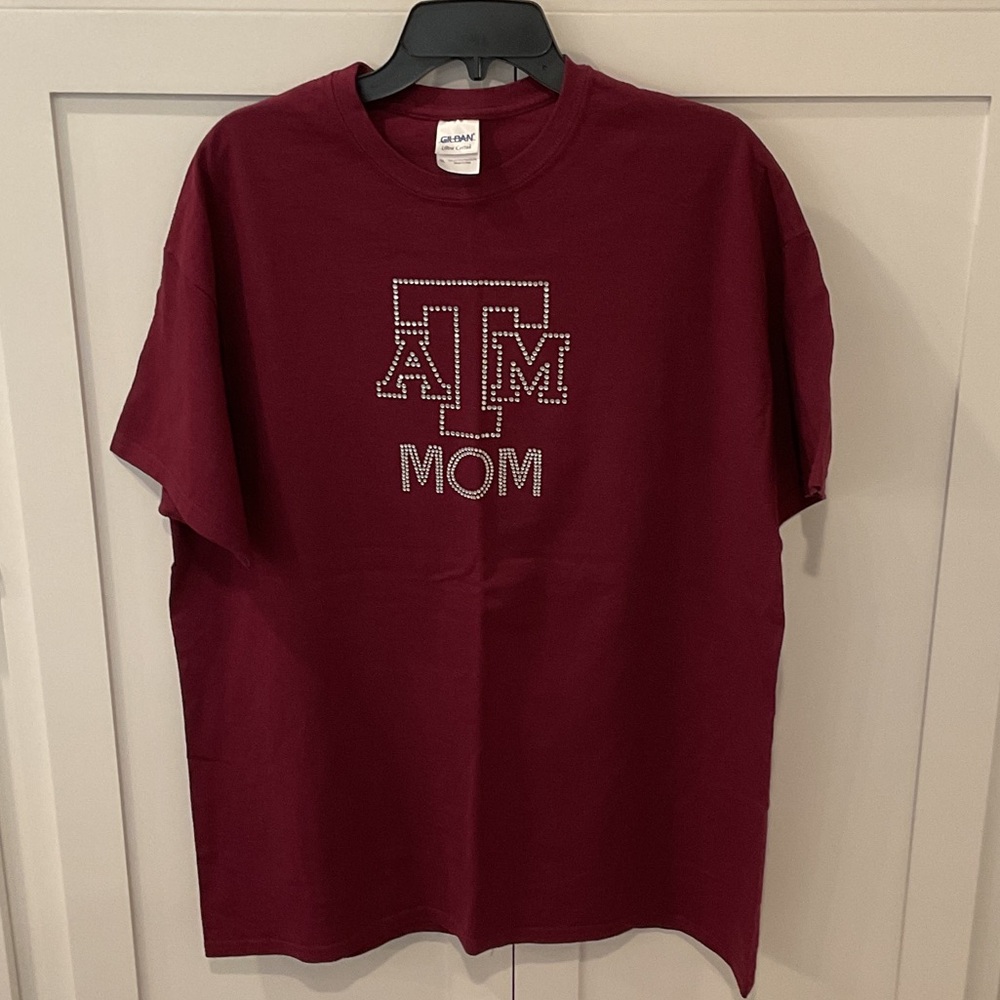 Gildan Burgundy Texas A&M Mom logo T-Shirt